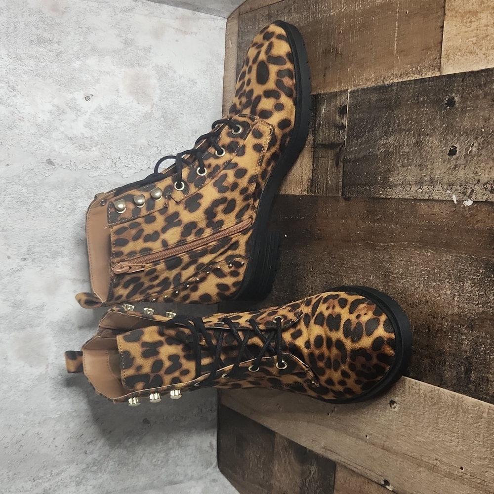 Material Girl Leopard lace up ankle booties Size 7.5 new - Picture 1 of 9